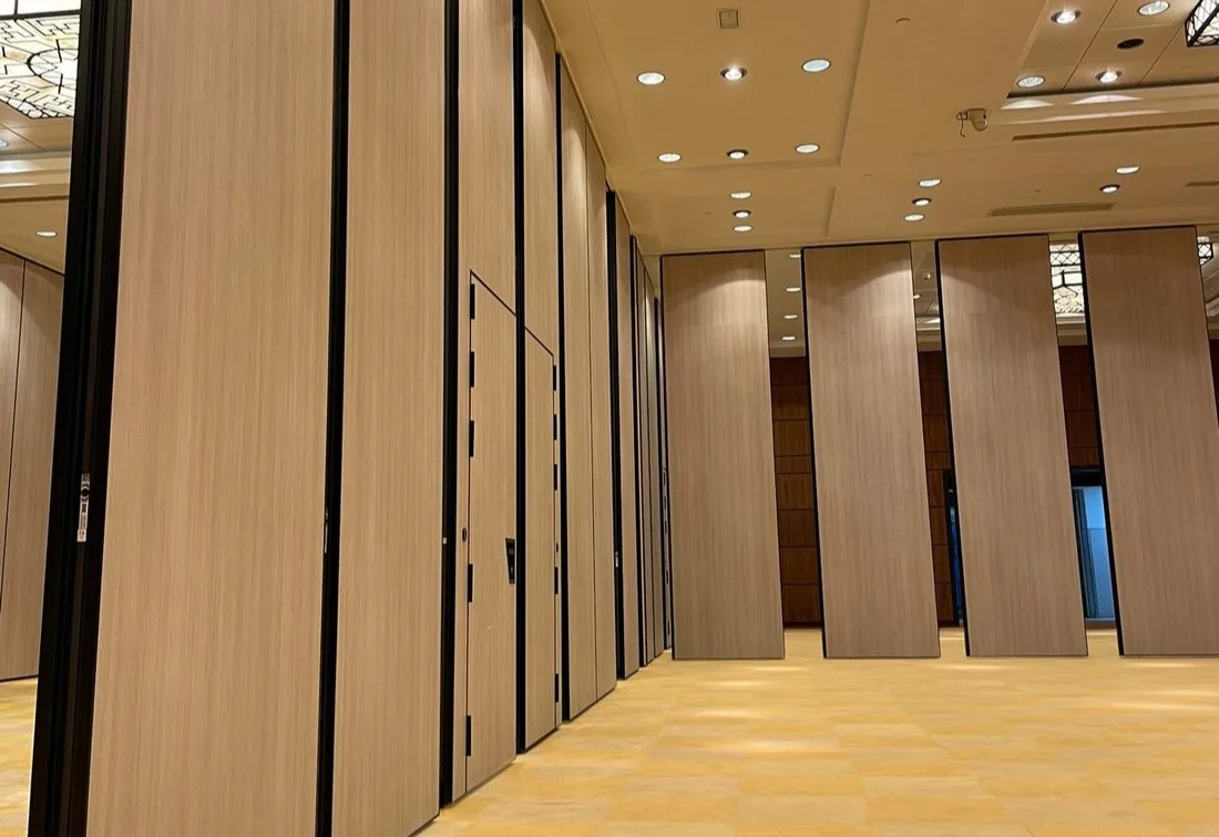 Cloison mobile acoustique installée à l'Hôtel Carlton