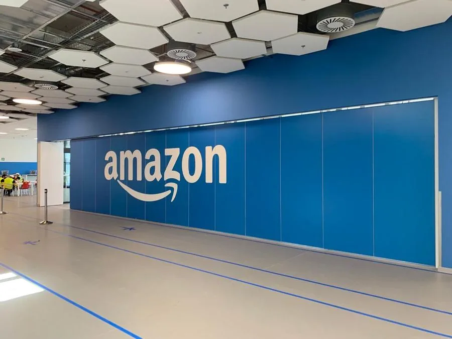 Cloison mobile TX-110 installée chez Amazon Valladolid