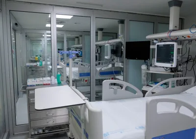 Aménagement modulable vitré dans un hôpital