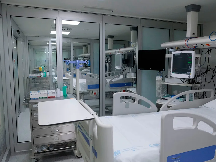 Aménagement modulable vitré dans un hôpital