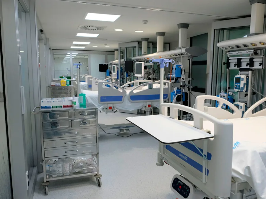 hopital-tx60-7 Cloison mobile vitrée TX-60 GLASS dans un hôpital